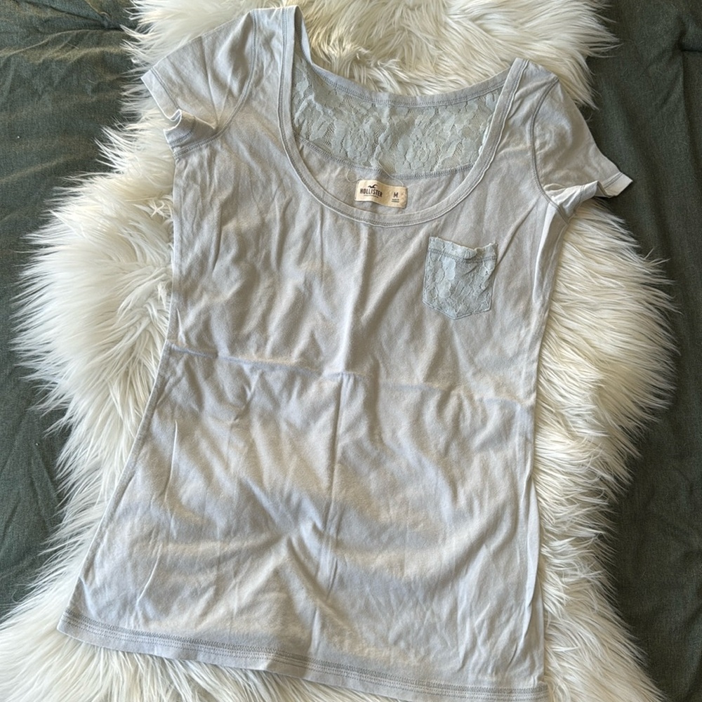 H o l l i s t e r • Vintage Y2K lace basic tee
